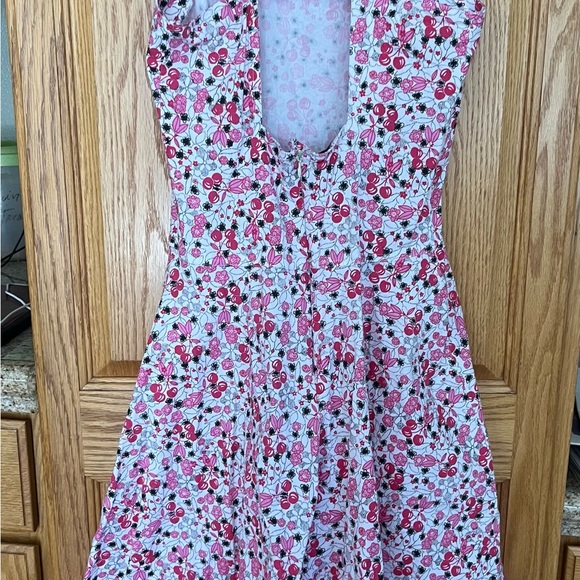 Dress size XS, swing skirt, summer style sleeveless in pink, red, white pattern - Picture 3 of 6